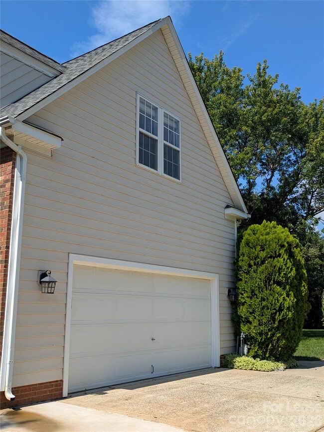 Building Photo - 279 Chandeleur Dr