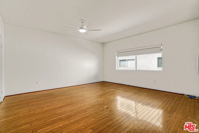 Building Photo - 5534 Sylmar Ave