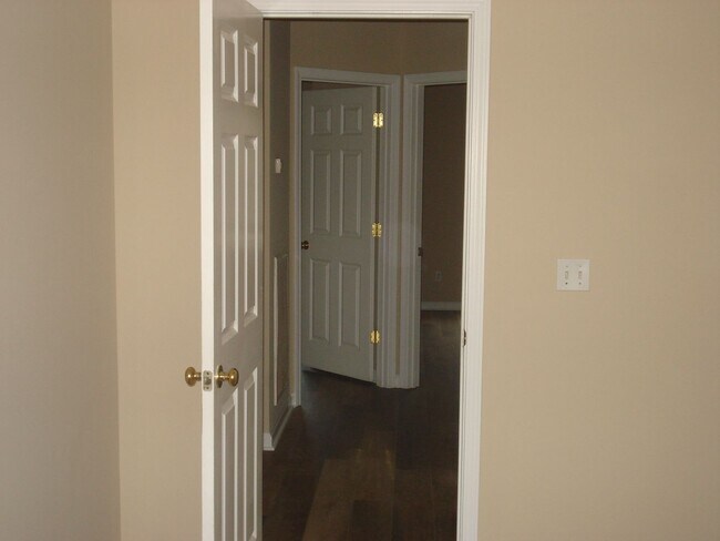Building Photo - Townhouse in Village of Old Towne