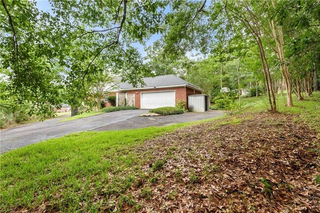 Building Photo - 408 Lakeview Dr W