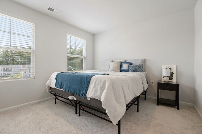 Building Photo - 2500 Chert Ln