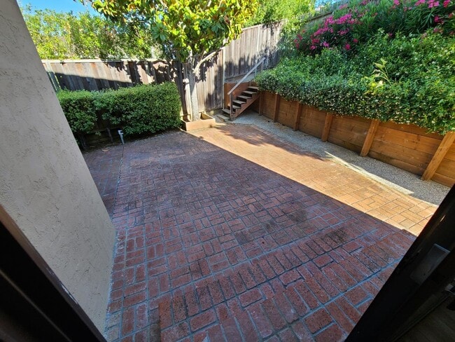 Building Photo - 717 Melissa Ct