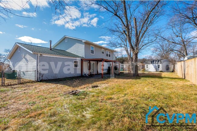 Building Photo - 7884 Huguenot Ct