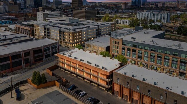 Building Photo - 437 Monroe Ave