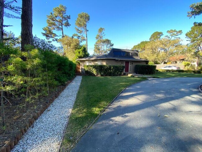 Building Photo - 4110 El Bosque Dr