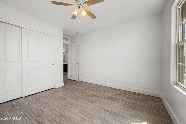 Building Photo - 16332 W Moreland St