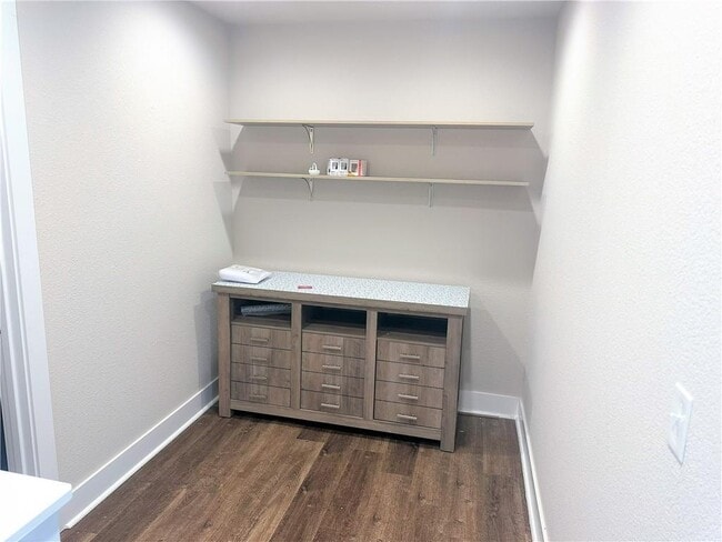 Building Photo - 3462 W Tuscan Rd