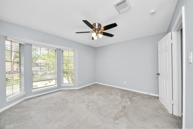 Building Photo - 10654 Hazelhurst Dr