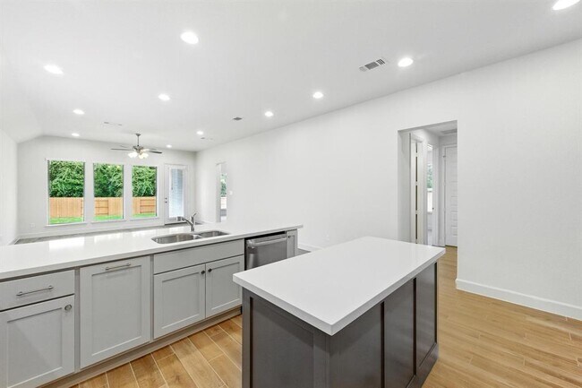 Building Photo - 177 Plumbago Loop