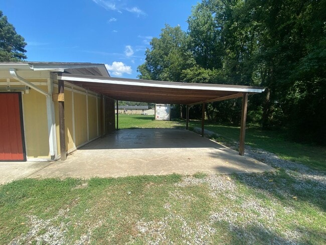 Building Photo - 115 Blair St