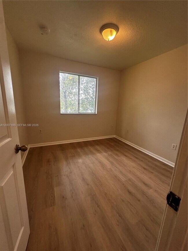 Building Photo - 2812 SE 16th Ave