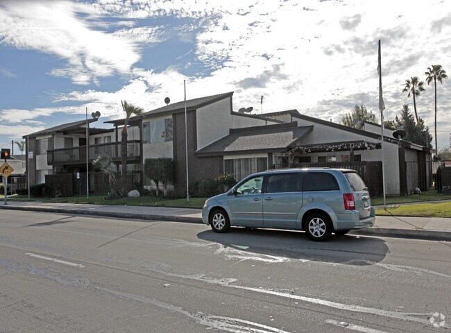 Building Photo - 13111 Magnolia St