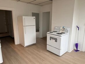 Building Photo - 68 Court St