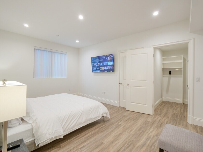 Building Photo - 911 S Shenandoah St