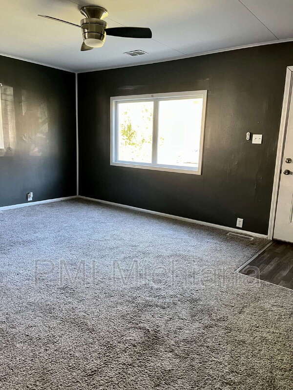 Building Photo - 261 N Kenmore St