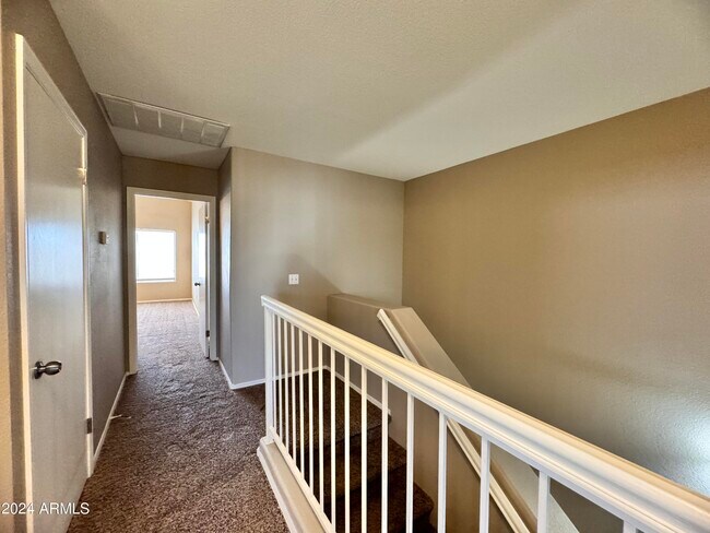 Building Photo - 10453 N 76th Dr