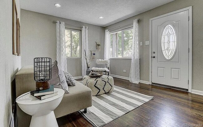 Building Photo - 815 S Eliot St