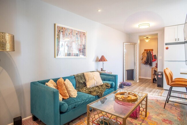 Building Photo - 1614 Summit Ave