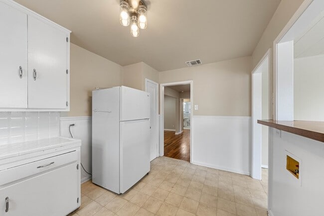 Building Photo - 310 Sumner Dr