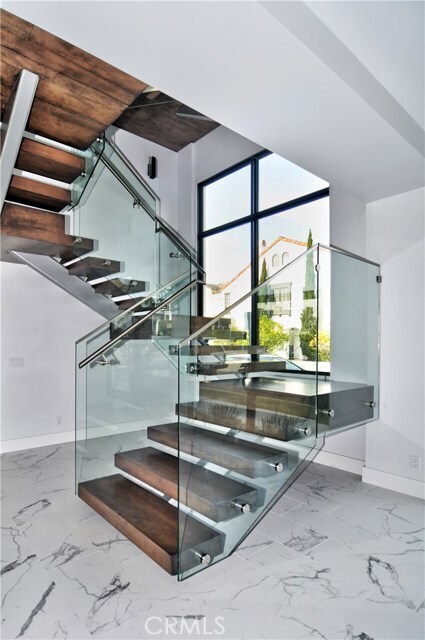 Building Photo - 621 Narcissus Ave