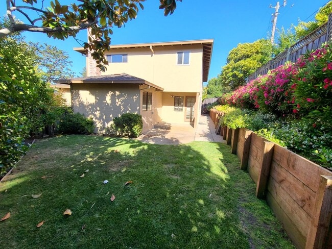 Building Photo - 717 Melissa Ct