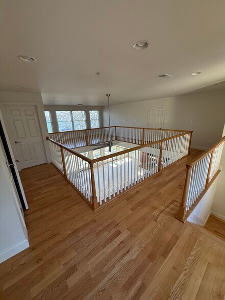 Building Photo - 943 Williams St