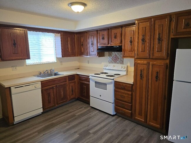 Building Photo - 100 Mark Ln