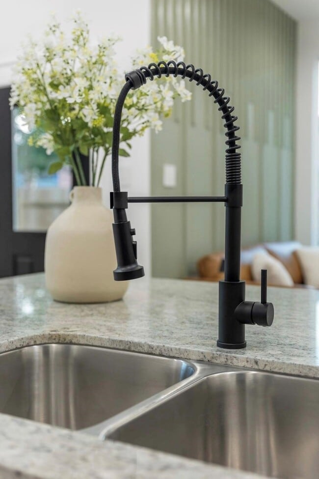 Building Photo - 518 Clinton St