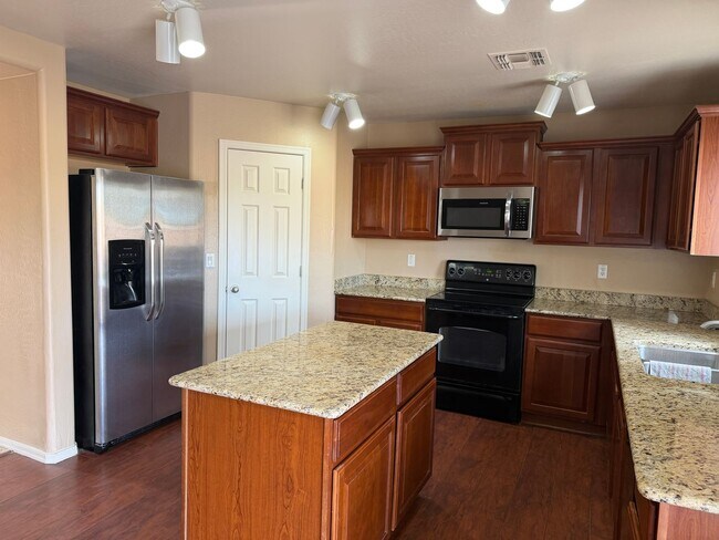 Building Photo - Copper Basin Charmer