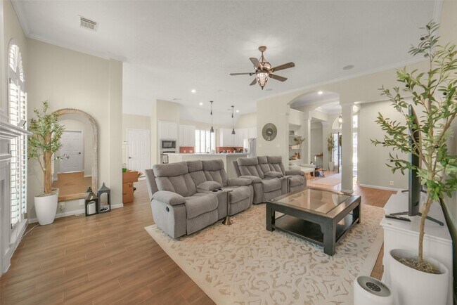 Building Photo - 1122 Wellshire Dr