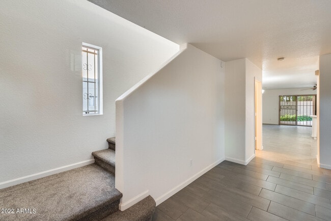 Building Photo - 8337 W Hughes Dr