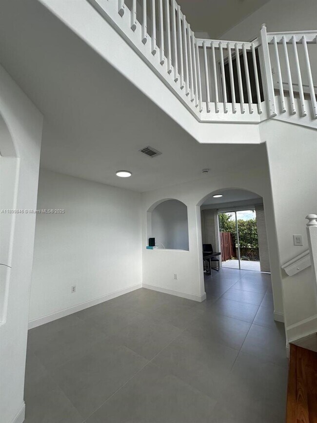 Building Photo - 10101 NW 32nd Terrace