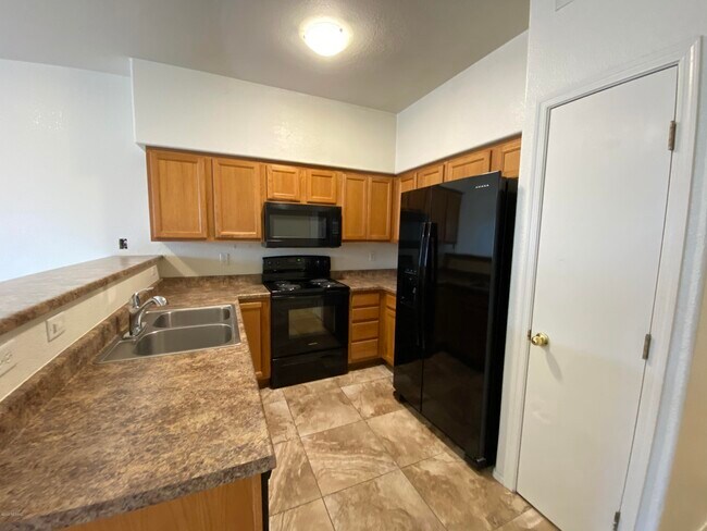Building Photo - 1251 E Weimer Cir