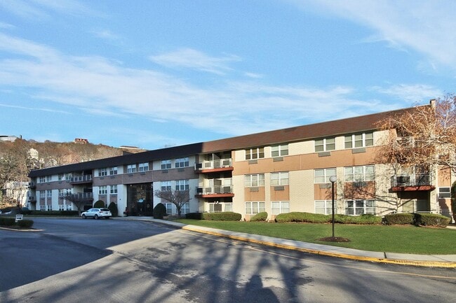 Primary Photo - 1111 River Rd
