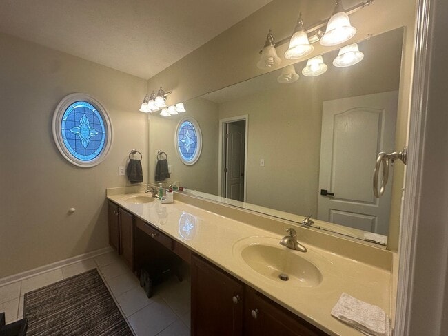 Building Photo - Carolina Lakes Gated Community!!