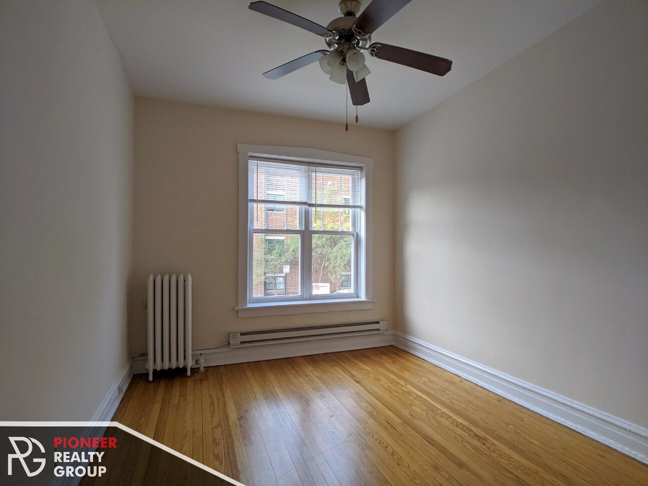 Building Photo - 953 W Cornelia Ave