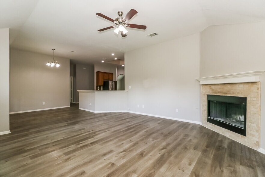 Building Photo - 1021 Mesquite Hollow Pl