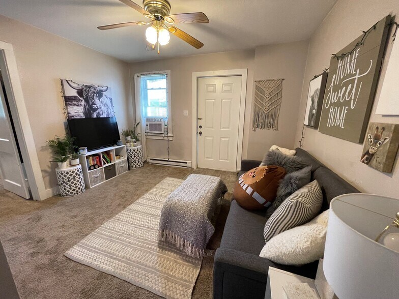 Building Photo - 132 Myra Barnes Ave