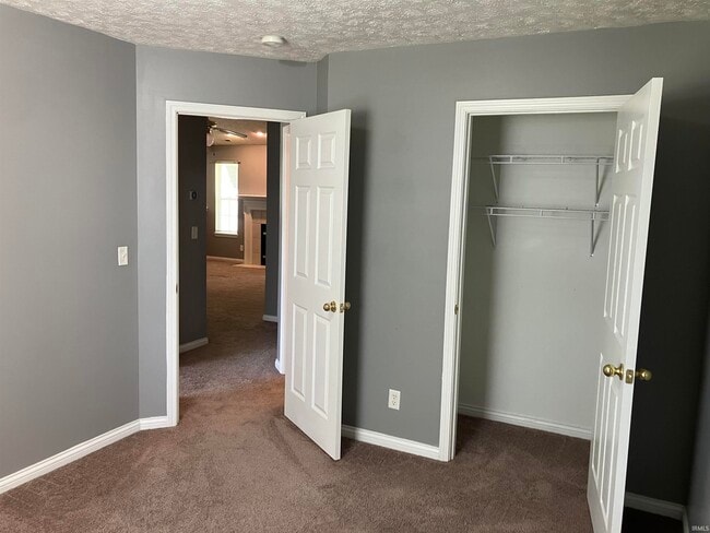 Building Photo - 8120 Cedar Point Dr