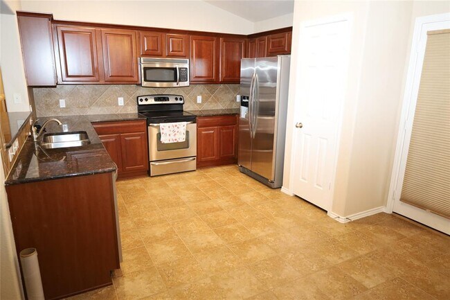 Building Photo - 1804 Golden Arrow Ave