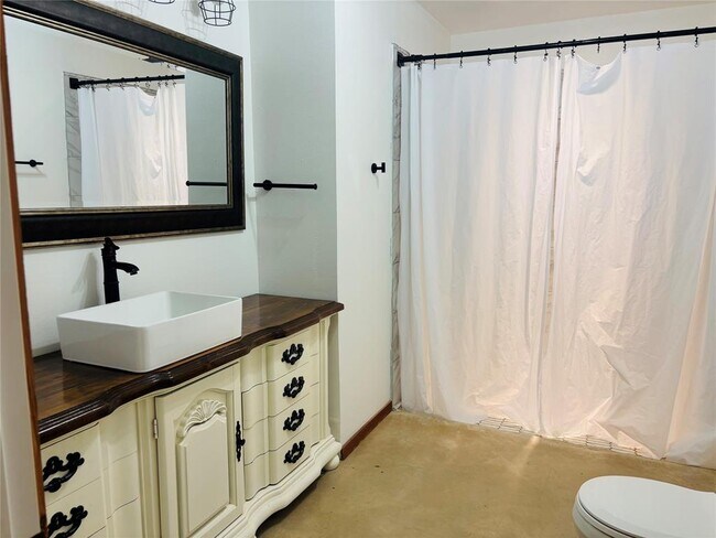 Building Photo - 189 Road Runner Ln