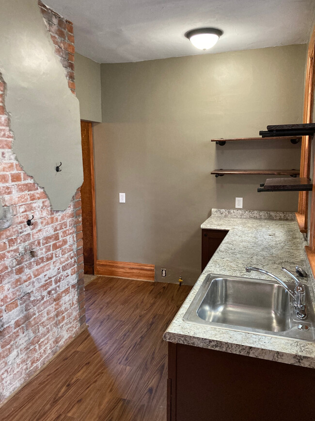 Building Photo - 406 Wabana St