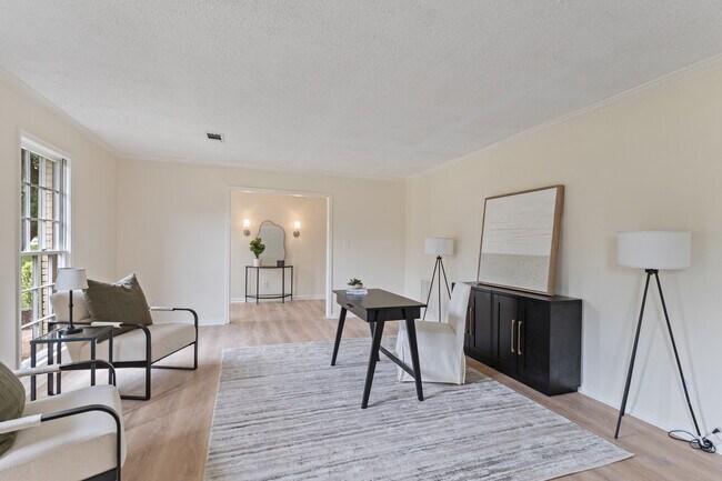 Building Photo - 2451 Belcher Dr