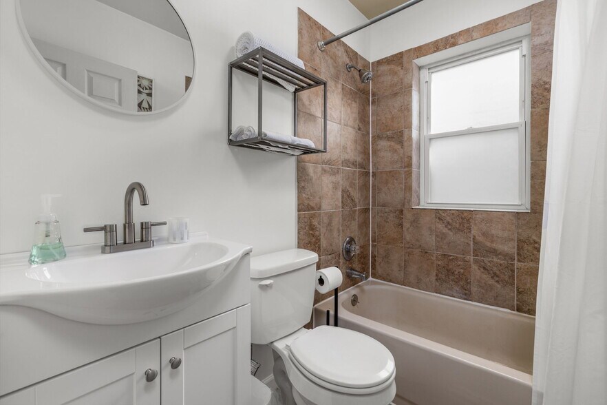 Building Photo - 6249 Odell St