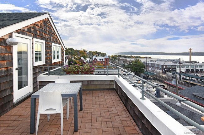 Building Photo - 27 N Buckhout St