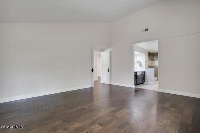 Building Photo - 2076 Hillsbury Rd