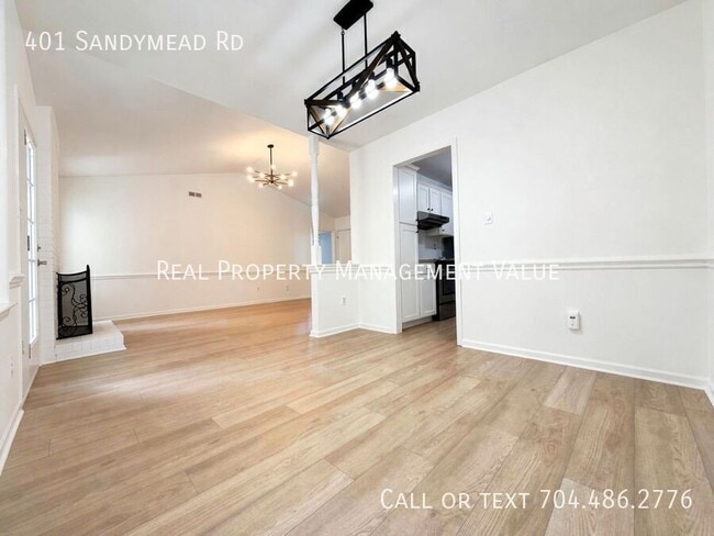 Building Photo - 401 Sandymead Rd