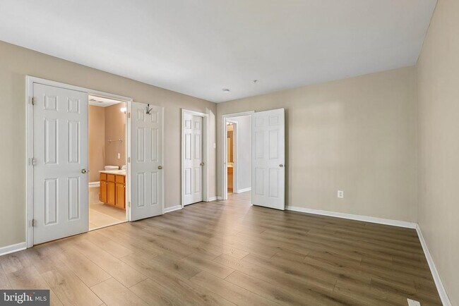 Building Photo - 7721 Valley Oak Dr