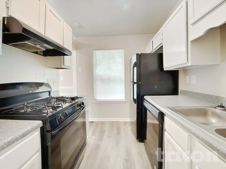 Building Photo - 1330 Ling Dr