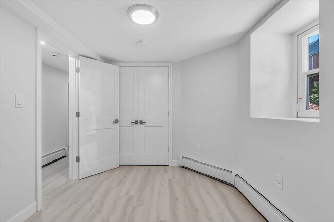 Building Photo - 74 Ruthven St